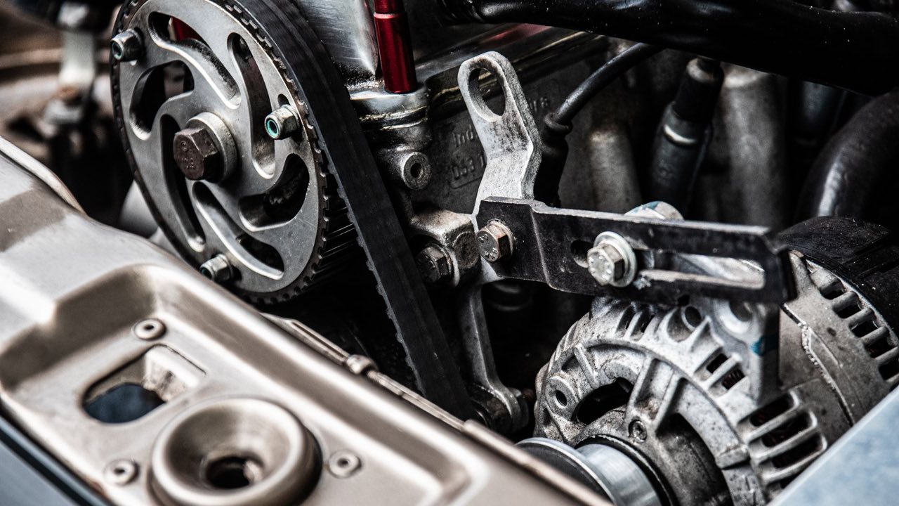 How a Timing Belt Handles Shock Load Differently From a Chain Drive — and When That Difference Matters